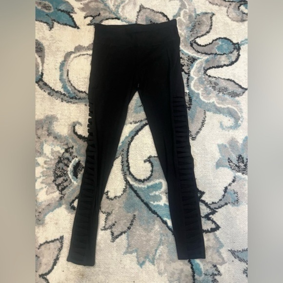 Betsey Johnson performance Women's Black Side Cut Out Leggings Sz s Yoga Workout - Picture 1 of 4